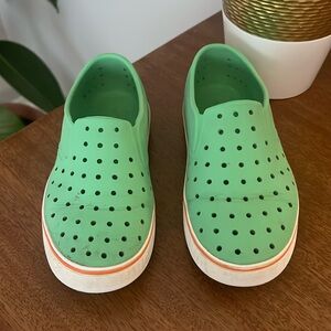 Native shoes green size C13
